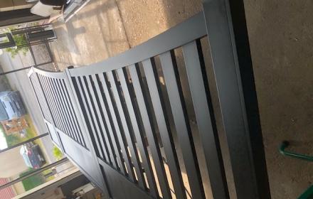 Fabrication et pose d'un portail motorisé, portillon et d'une clôture 