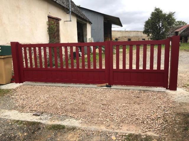 Portail motorisé en aluminium sur la commune du favril près de Chartres