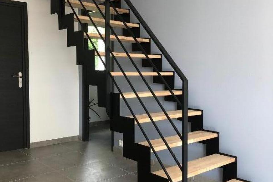 Pose d'un escalier métallique et bois à longny les villages dans l'orne 